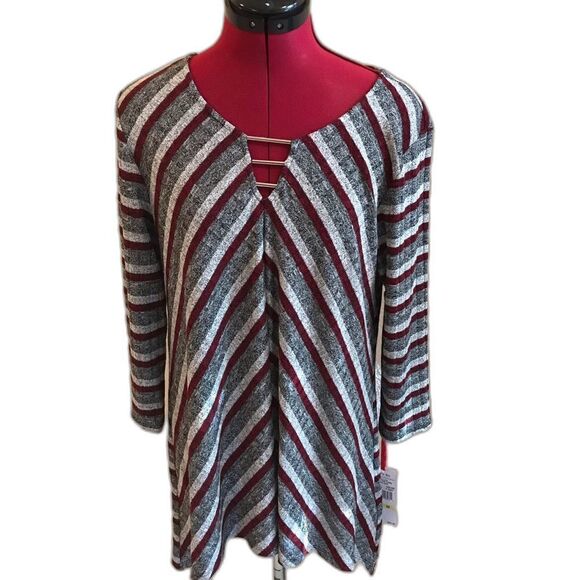 Ruby Rd Top Women Size Medium Red Metallic Striped Shark Bite Hem 3/4 Sleeve NWT - Picture 3 of 11